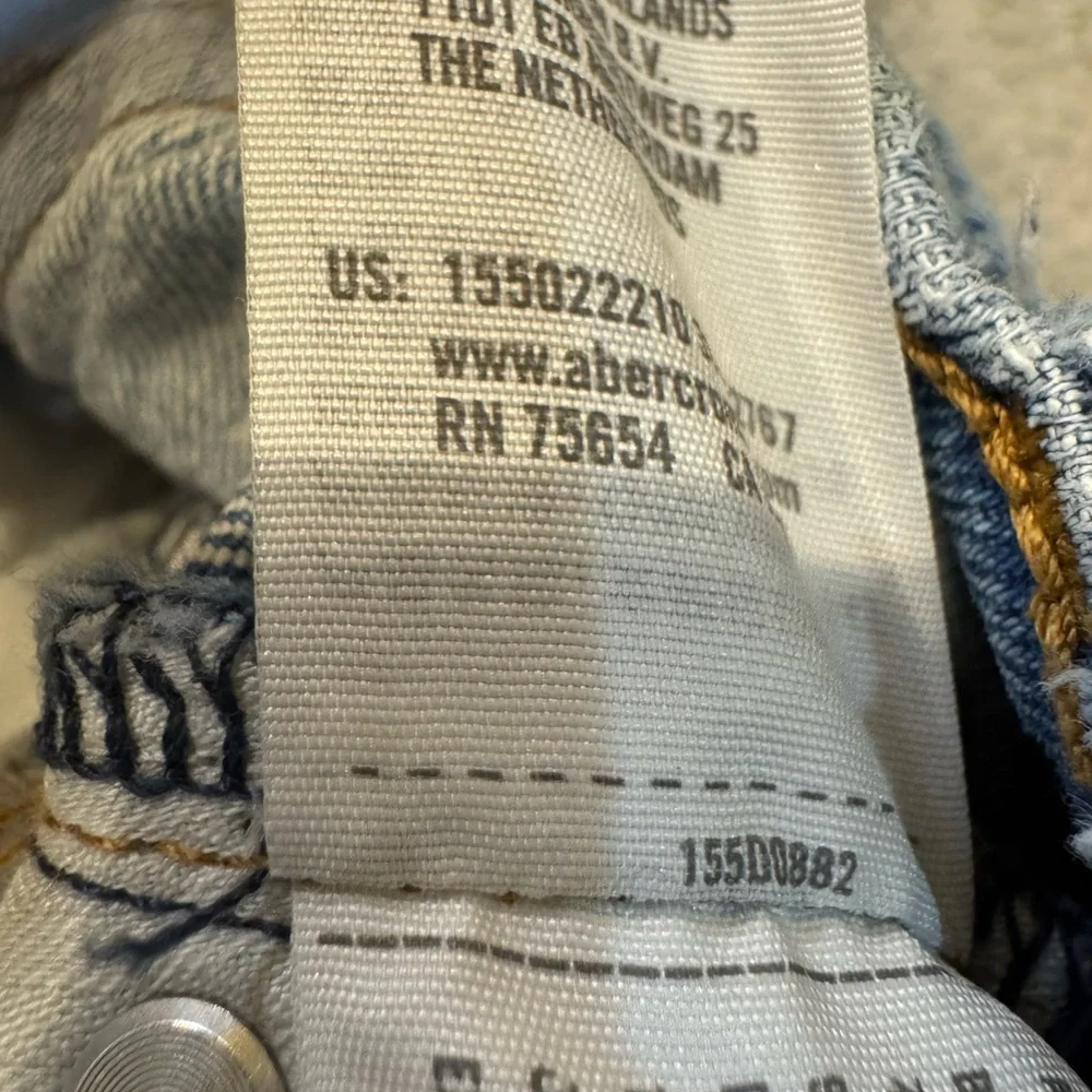 Abercrombie & Fitch The Dad High Rise Distressed Straight Leg Jeans 28/6R